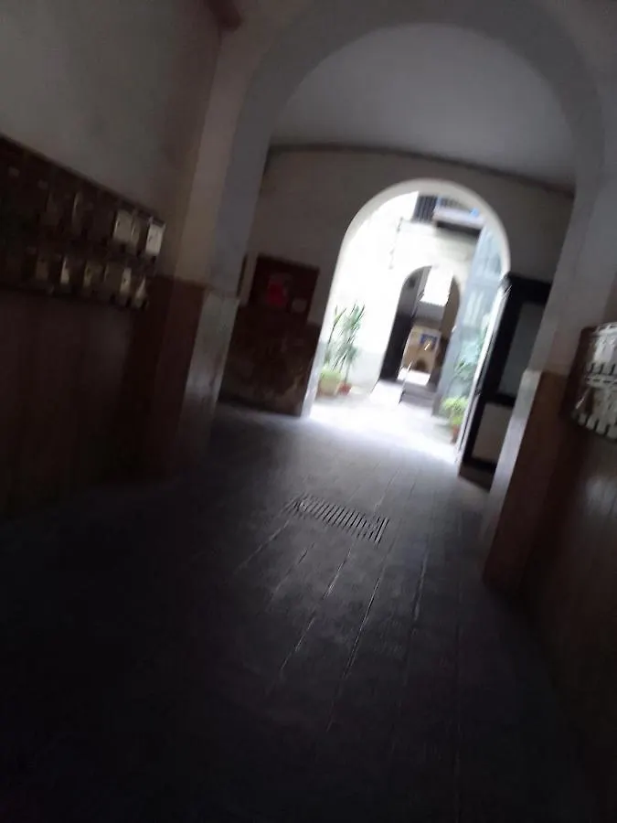Hous'Mery Napels 0*,  Italië