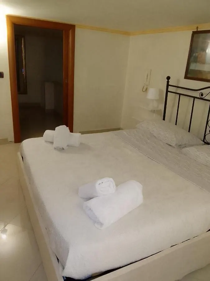 Hous'Mery Napels 0*,  Italië